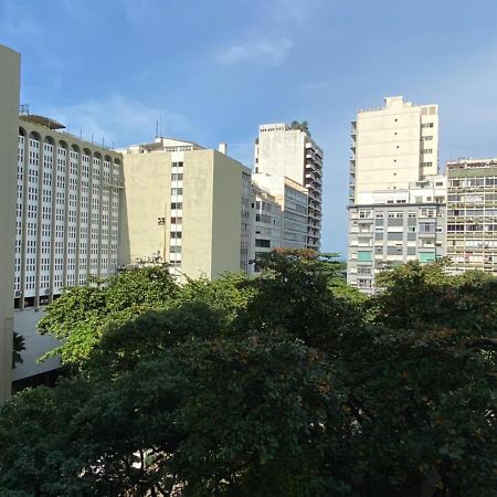 Apartamento Em Copacabana A Um Quarteirao Da Praia! Appartamento Rio de Janeiro Esterno foto