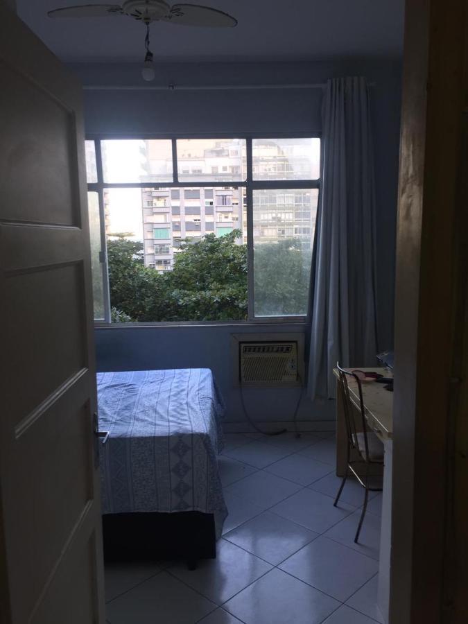 Apartamento Em Copacabana A Um Quarteirao Da Praia! Appartamento Rio de Janeiro Esterno foto