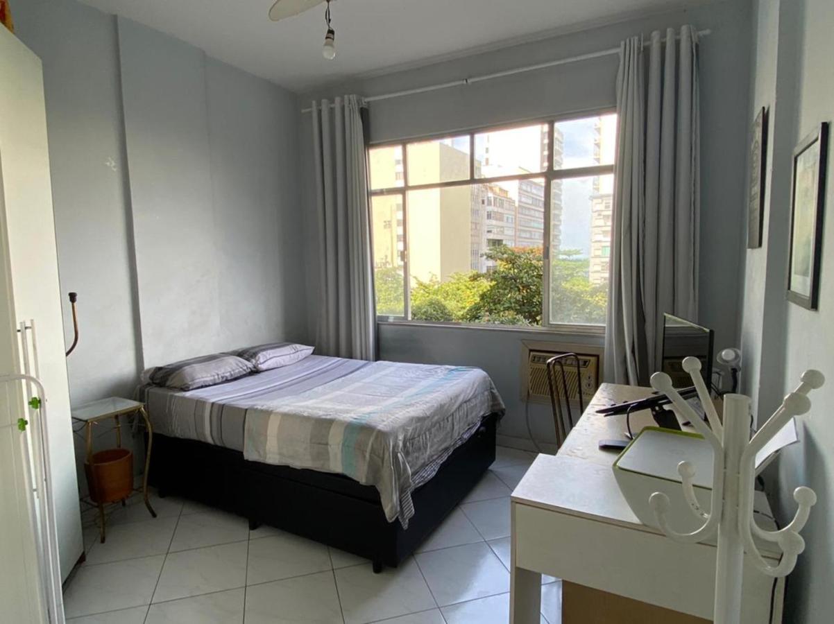 Apartamento Em Copacabana A Um Quarteirao Da Praia! Appartamento Rio de Janeiro Esterno foto